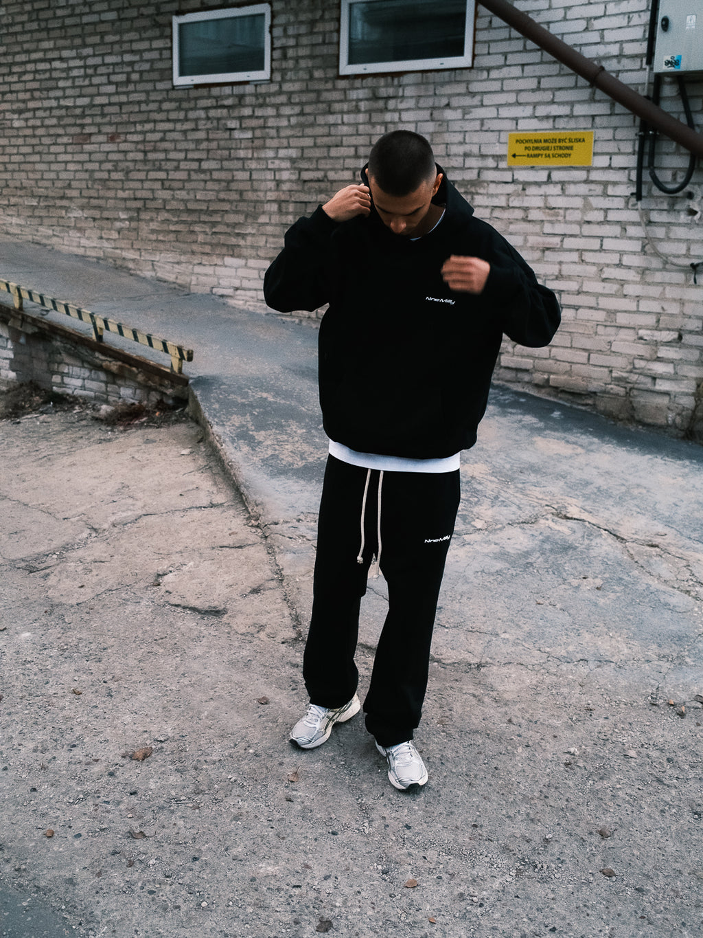 CZARNE SPODNIE BASIC