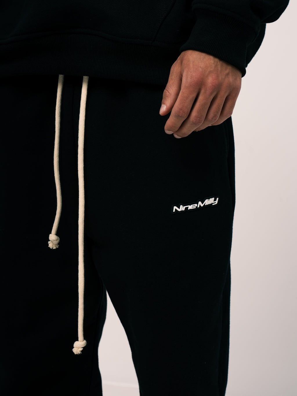 CZARNE SPODNIE BASIC