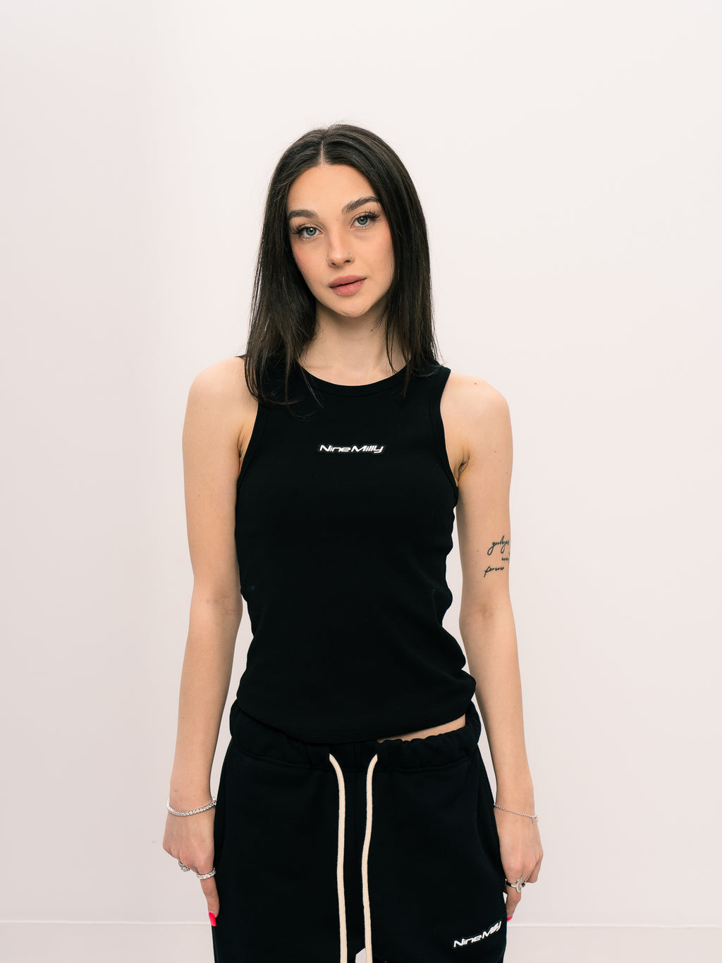 CZARNY TANK TOP BASIC